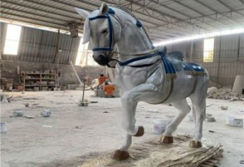 大型仿真彩繪戰馬雕塑不同方位圖